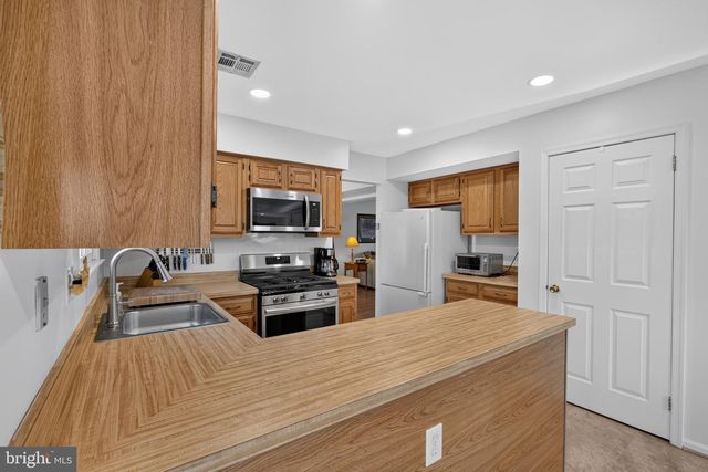 46 MANCHESTER RD, Mount Holly, NJ 08060