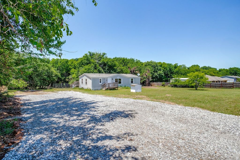 178 Valley Lake Lane, Springtown, TX 76082