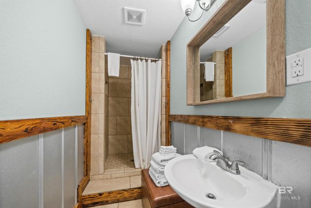 1201 W Lagoon Avenue, Gulf Shores, AL 36542