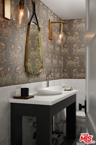 204 Pearl Avenue, Newport Beach, CA 92662