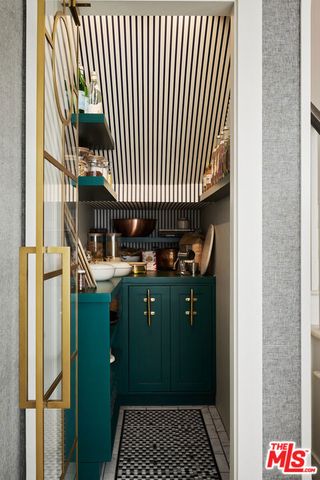 204 Pearl Avenue, Newport Beach, CA 92662