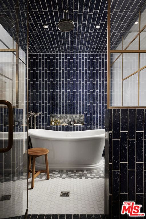 204 Pearl Avenue, Newport Beach, CA 92662