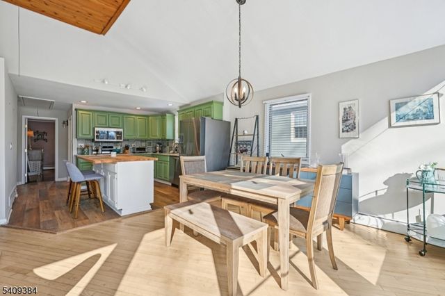 29 Roosevelt Trl, Hopatcong Boro, NJ 07843