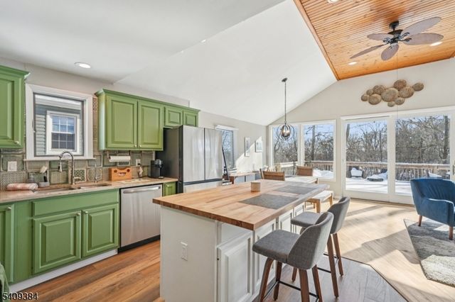 29 Roosevelt Trl, Hopatcong Boro, NJ 07843