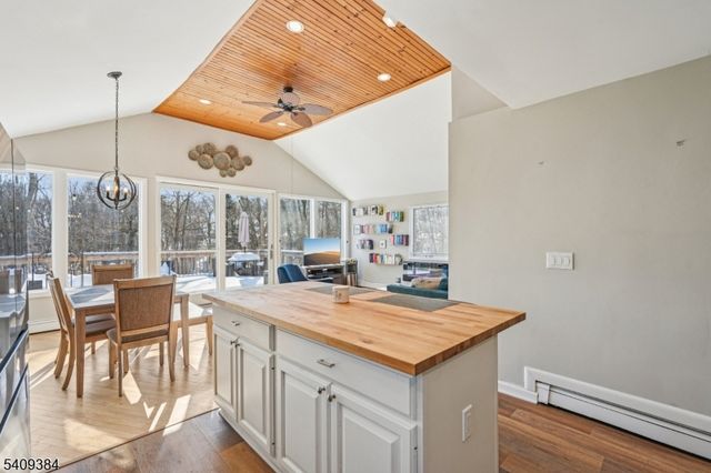 29 Roosevelt Trl, Hopatcong Boro, NJ 07843