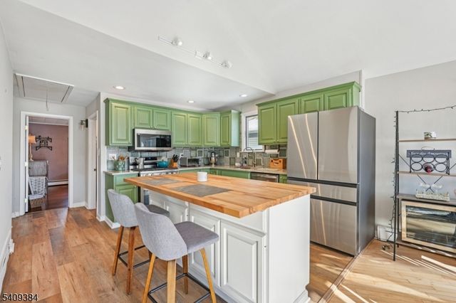 29 Roosevelt Trl, Hopatcong Boro, NJ 07843