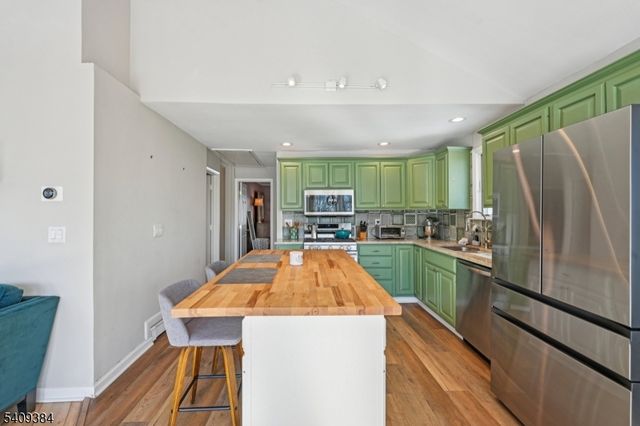 29 Roosevelt Trl, Hopatcong Boro, NJ 07843