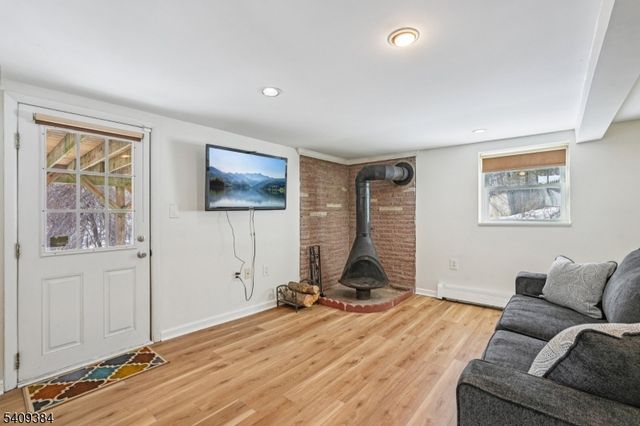 29 Roosevelt Trl, Hopatcong Boro, NJ 07843