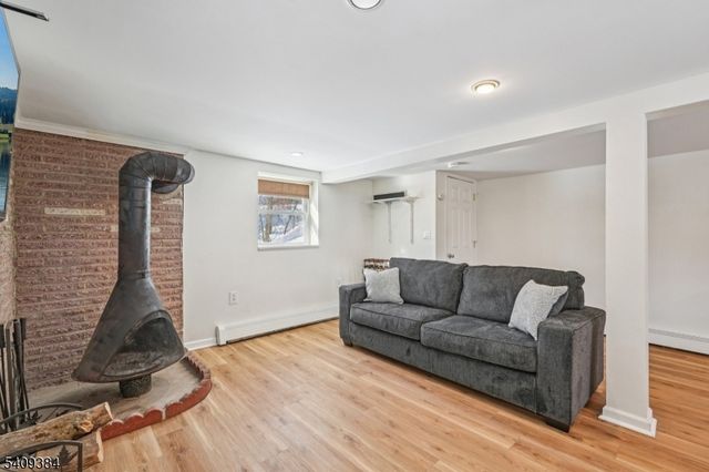 29 Roosevelt Trl, Hopatcong Boro, NJ 07843