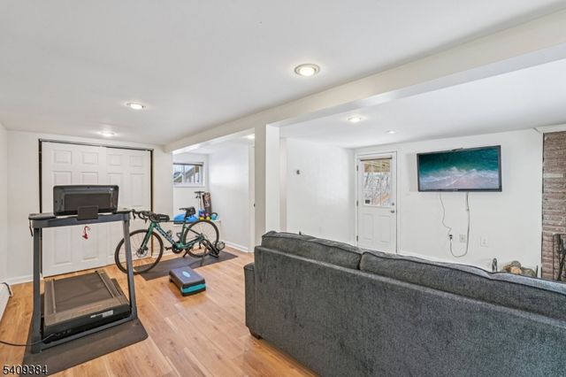 29 Roosevelt Trl, Hopatcong Boro, NJ 07843