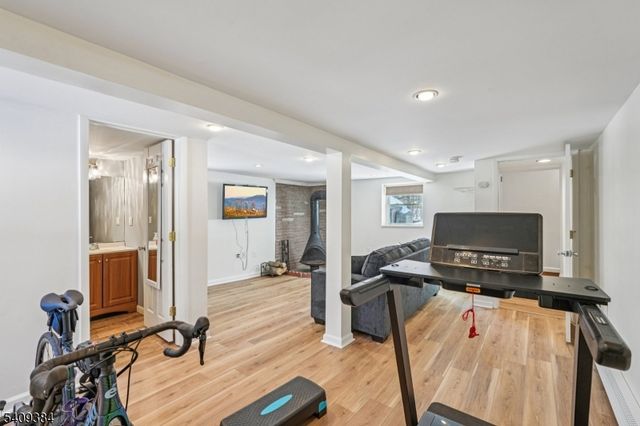 29 Roosevelt Trl, Hopatcong Boro, NJ 07843