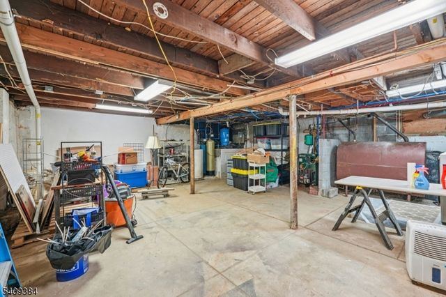 29 Roosevelt Trl, Hopatcong Boro, NJ 07843