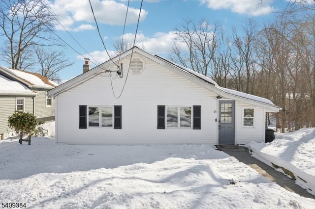 29 Roosevelt Trl, Hopatcong Boro, NJ 07843
