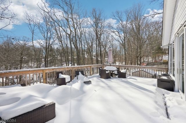 29 Roosevelt Trl, Hopatcong Boro, NJ 07843