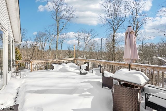 29 Roosevelt Trl, Hopatcong Boro, NJ 07843