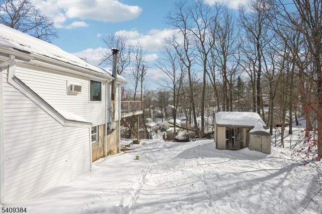 29 Roosevelt Trl, Hopatcong Boro, NJ 07843