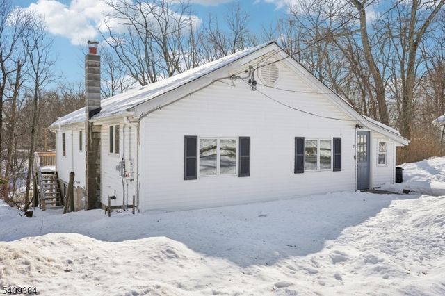 29 Roosevelt Trl, Hopatcong Boro, NJ 07843