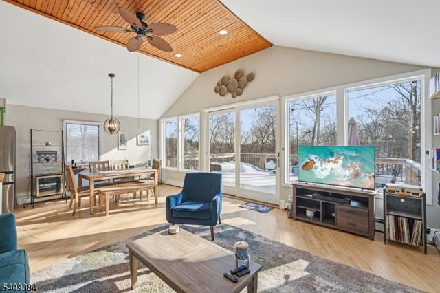 29 Roosevelt Trl, Hopatcong Boro, NJ 07843