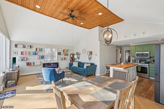 29 Roosevelt Trl, Hopatcong Boro, NJ 07843