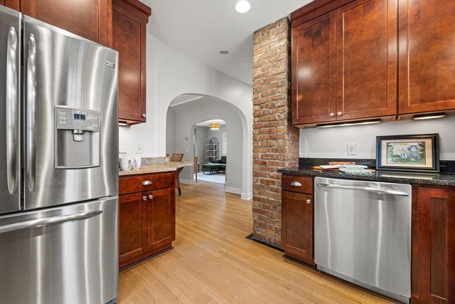 5934 N Kent AVENUE, Whitefish Bay, WI 53217