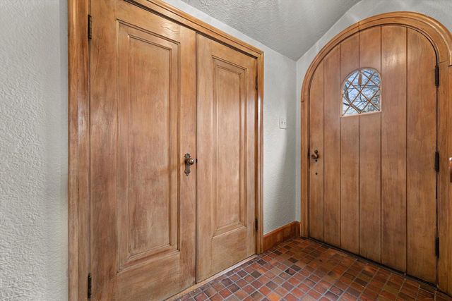 5934 N Kent AVENUE, Whitefish Bay, WI 53217