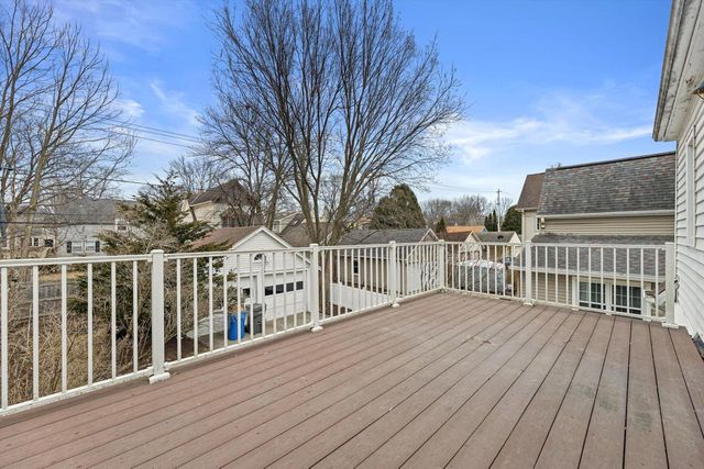 5934 N Kent AVENUE, Whitefish Bay, WI 53217