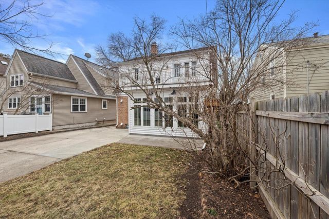 5934 N Kent AVENUE, Whitefish Bay, WI 53217