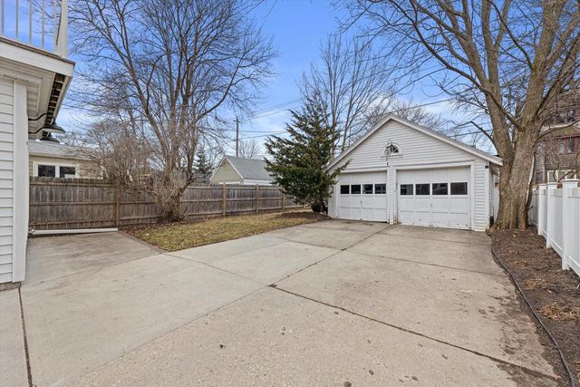 5934 N Kent AVENUE, Whitefish Bay, WI 53217