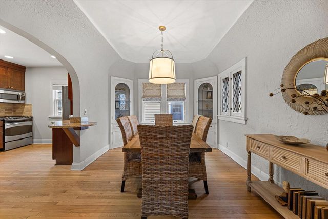 5934 N Kent AVENUE, Whitefish Bay, WI 53217