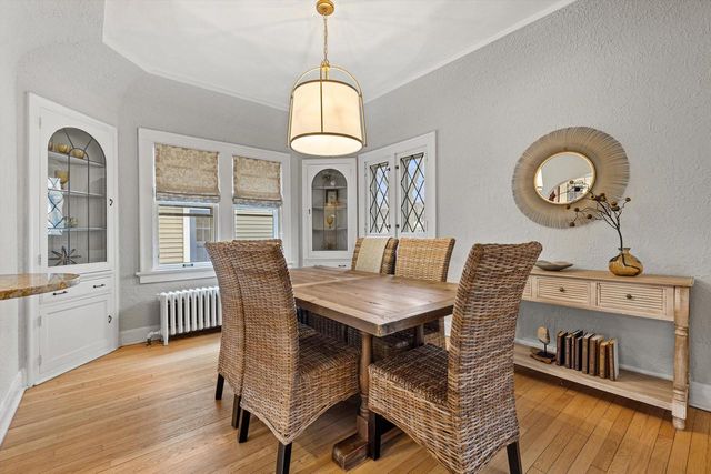 5934 N Kent AVENUE, Whitefish Bay, WI 53217