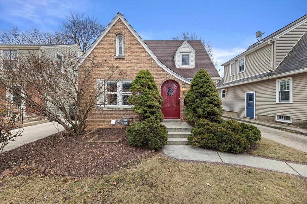 5934 N Kent AVENUE, Whitefish Bay, WI 53217