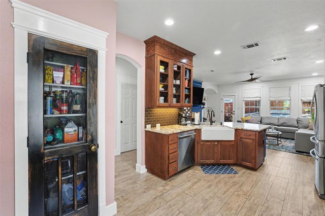 514 Westbury LN, Georgetown, TX 78633