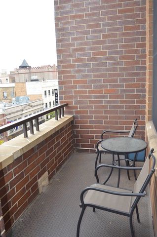 918 W Belmont Avenue 302, Chicago, IL 60657