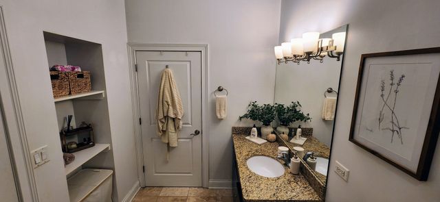 918 W Belmont Avenue 302, Chicago, IL 60657