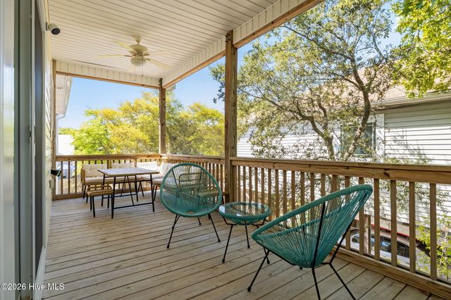 129 NE 8th Street, Oak Island, NC 28465