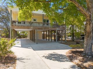 129 NE 8th Street, Oak Island, NC 28465