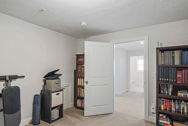 831 Ledgewood Way 831, Clinton, MA 01510