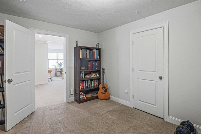 831 Ledgewood Way 831, Clinton, MA 01510