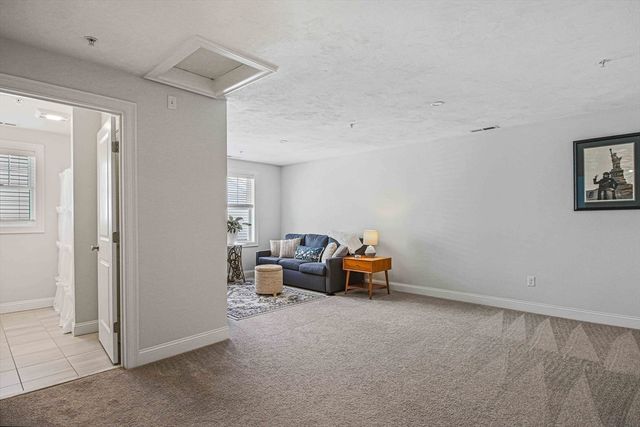 831 Ledgewood Way 831, Clinton, MA 01510