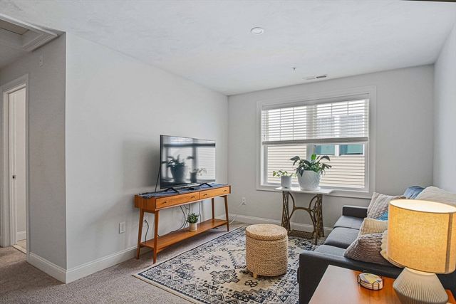 831 Ledgewood Way 831, Clinton, MA 01510