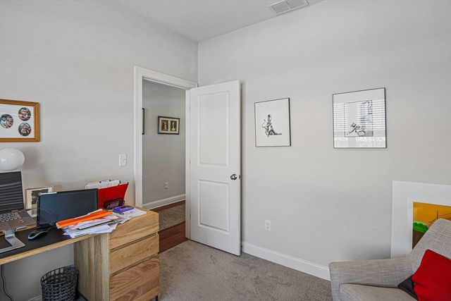 831 Ledgewood Way 831, Clinton, MA 01510