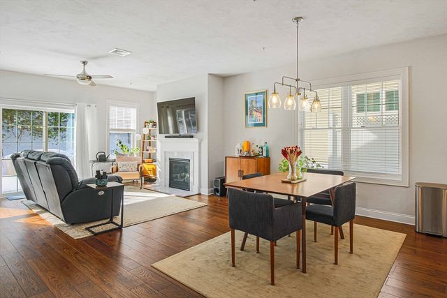 831 Ledgewood Way 831, Clinton, MA 01510