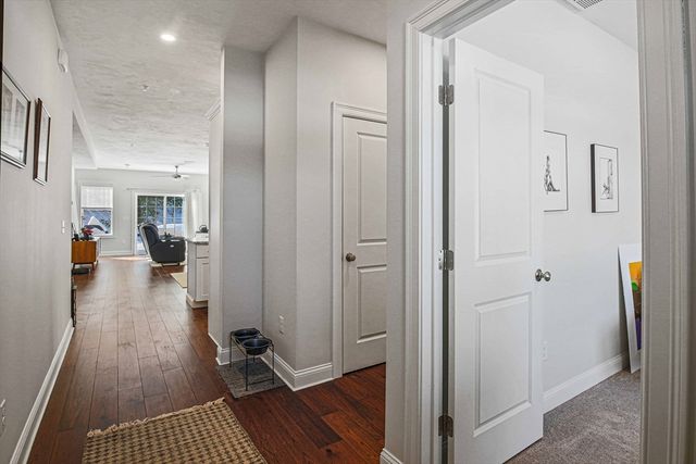 831 Ledgewood Way 831, Clinton, MA 01510