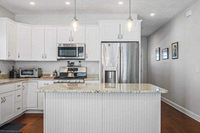 831 Ledgewood Way 831, Clinton, MA 01510