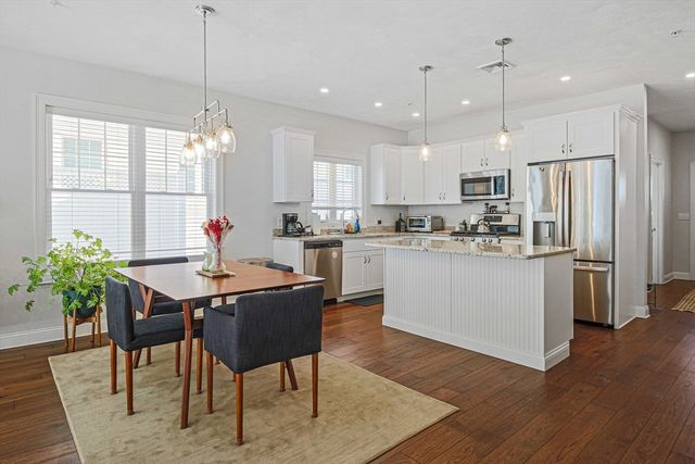 831 Ledgewood Way 831, Clinton, MA 01510