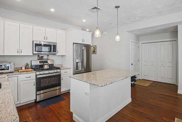 831 Ledgewood Way 831, Clinton, MA 01510