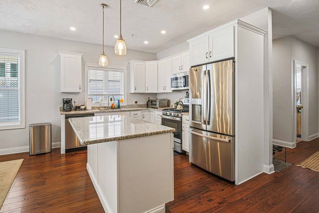 831 Ledgewood Way 831, Clinton, MA 01510