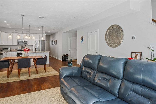 831 Ledgewood Way 831, Clinton, MA 01510