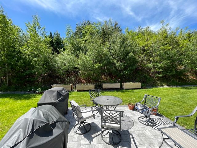 831 Ledgewood Way 831, Clinton, MA 01510