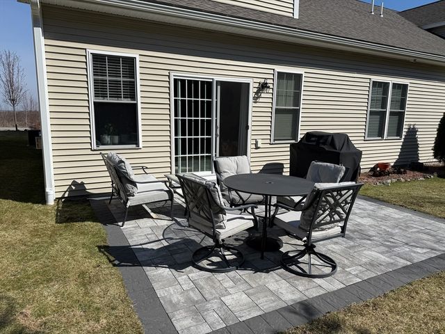 831 Ledgewood Way 831, Clinton, MA 01510